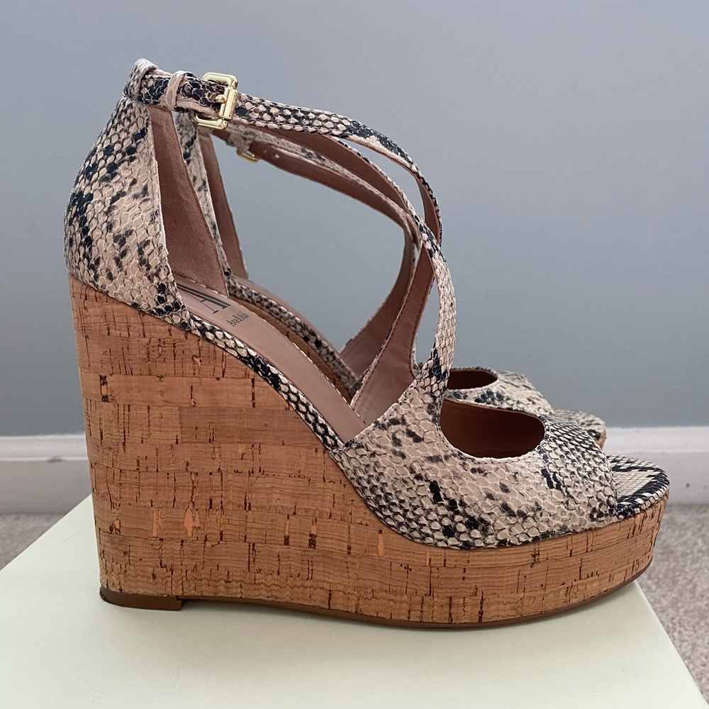 EUC Ava & Aiden Natural Snake Print Wedges 7.5